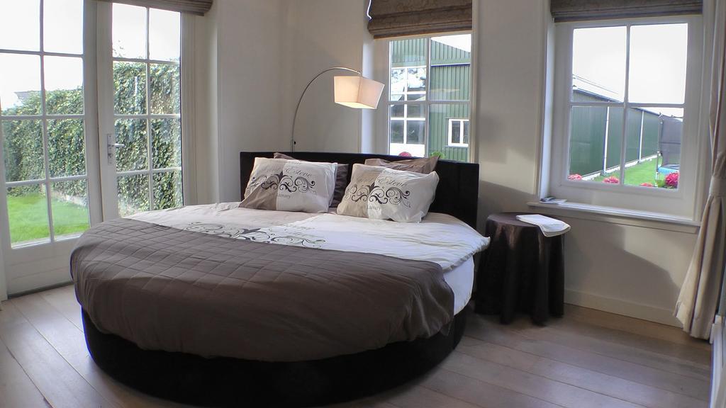 Bed And Breakfast Hoeve Chapeau Katwoude Room photo